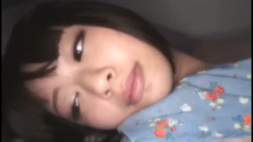 室内 · 脸部特写 · 迷离 · 注视 · 侧卧 · 亚洲女性 · 碎花上衣