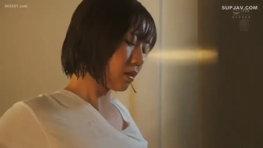 胸部 · 站立 · 酒店 · 露点 · 大笑 · 开襟衬衫 · 黑色胸罩 · 痴女