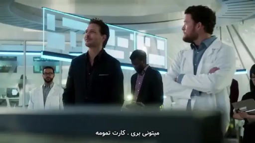 交谈 · 站立 · 中景 · 自然 · 多人 · 西装 · 实验室 · 透明屏幕