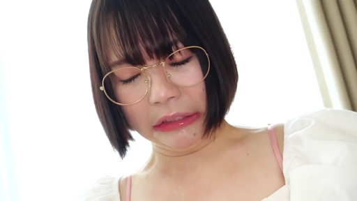 Indoor · Glasses · Close-up of the face · 恍惚 · Overlook · Sleeveless top · 垂涎 · 唾液拉丝