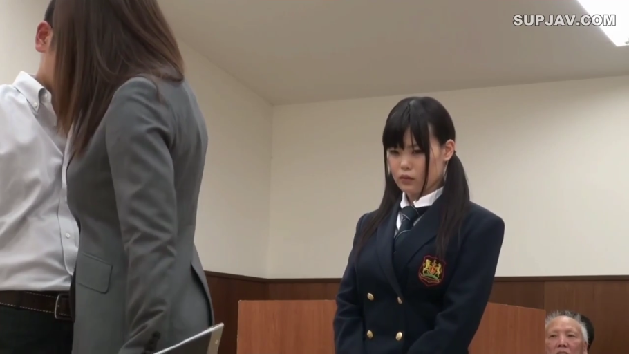 胸部 · 教室 · 全裸 · 性行为 · 微笑 · 视角 · 课桌椅 · 蹲坐