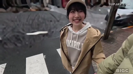 站姿 · 观察 · 中近景 · 日常 · 帽子 · 平常 · 户外路边 · 夹克休闲装