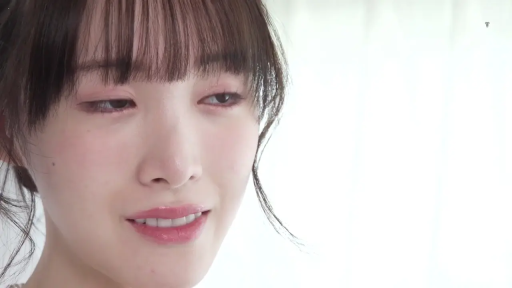 半身 · 项链 · 婚纱 · 影棚 · 拍照 · 并排站立 · 庄重 · 一男一女