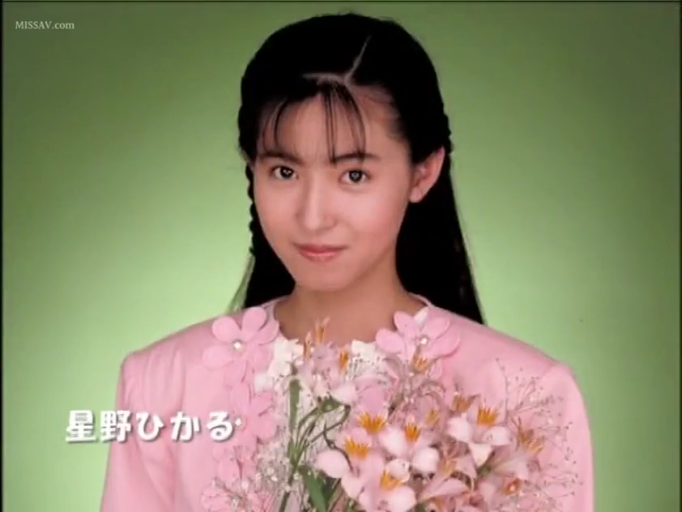 暗室 · 束缚 · 紫色内衣 · 牵引绳 · 紧贴姿势 · 沉醉表情 · 胸部与舌部特写 · 互舔与揉乳