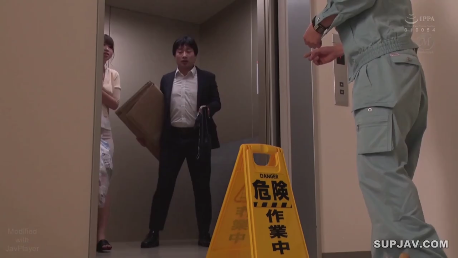性交 · 露乳 · 卧室 · 愉悦 · 仰卧 · 身体特写 · 蓝白运动衫