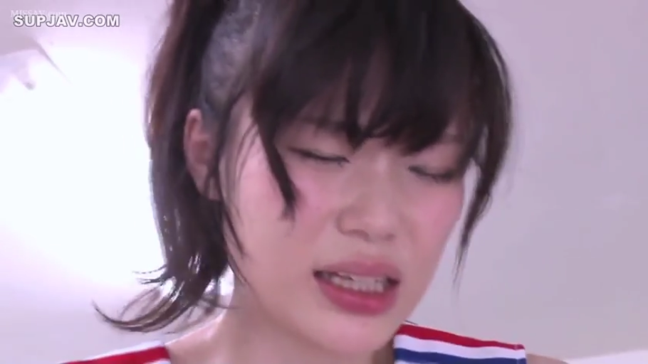 室内 · 坐姿 · 脸部特写 · 迷离 · 呻吟 · 马尾 · 啦啦队服