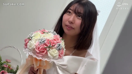 室内 · 面部 · 站姿 · 微笑 · ウェディングドレス · 持物 · 捧花 · 新娘角色扮演