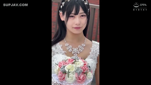 顔部のクローズアップ · 站立 · 屋外 · 注视镜头 · 温柔 · 新娘 · 白色婚纱 · 玫瑰捧花