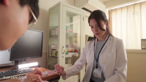 坐姿 · 严肃 · 白大褂 · 半身 · 诊室 · 医生角色扮演 · 扑克牌 · 玩扑克