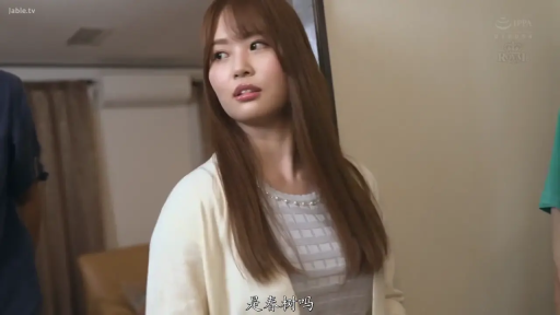 室内 · 站立 · 面部特写 · 注视 · 珍珠项链 · 清纯 · 忧虑