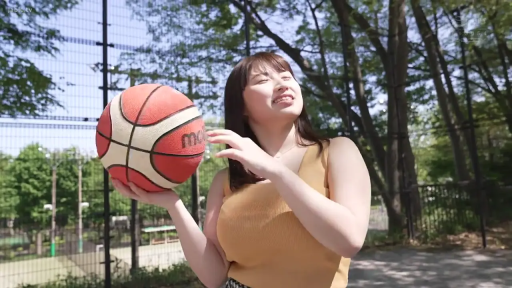 黄色いベスト · 篮球场