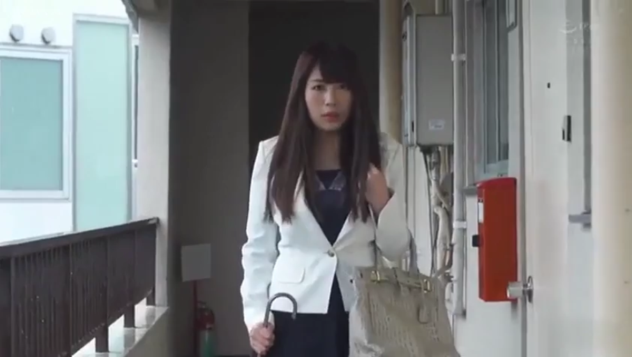 站立 · 职业装 · 走廊