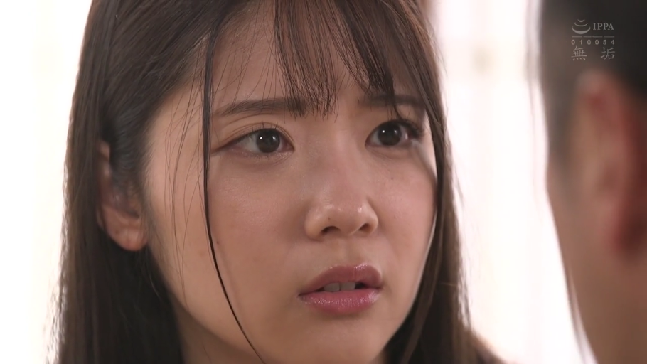 室内 · 脸部特写 · 对视 · 长发 · 惊讶 · 面对面