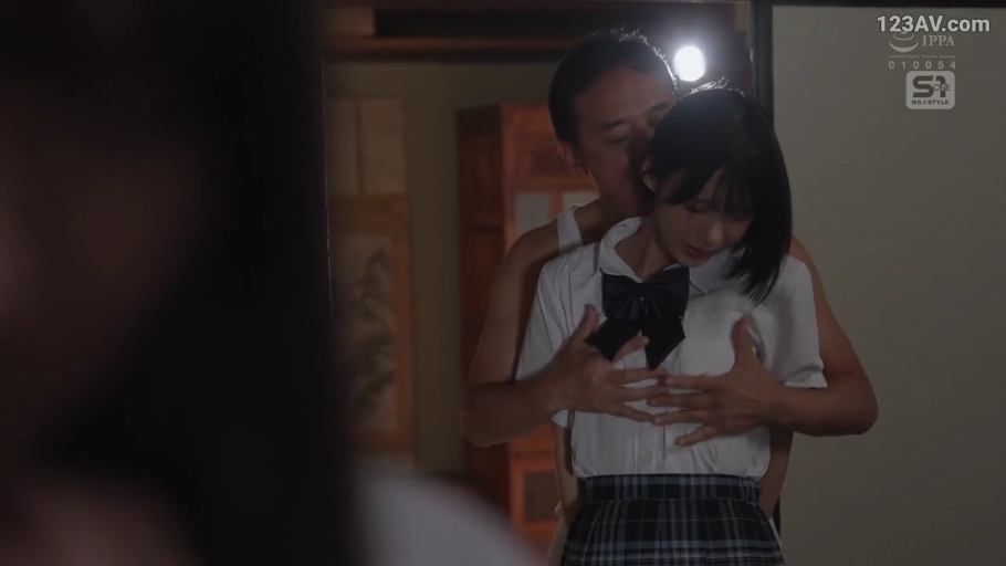 室内 · 憂鬱 · 站立 · 中景 · キス · JK制服 · 偷拍