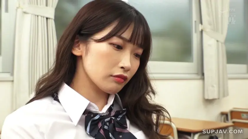 坐姿 · 忧郁 · 教室 · 面部特写 · 制服 · 窗帘 · 长发 · 发呆