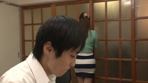 室内 · 室内 · 沉思 · 站立 · 注视 · 侧脸 · 拉门 · 条纹短裙