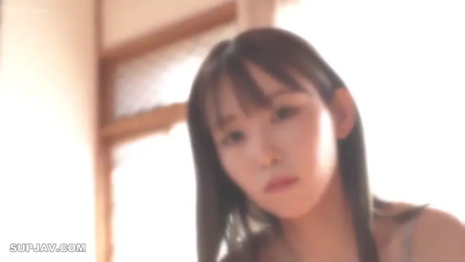 室内 · 忧郁 · 脸部 · 凝视 · 俯视 · 吊带衫 · 柔焦