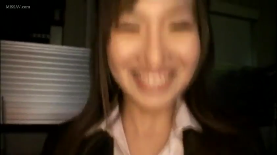 室内 · 脸部 · 性行为 · 白色上衣 · 特写 · 痛苦 · 举手