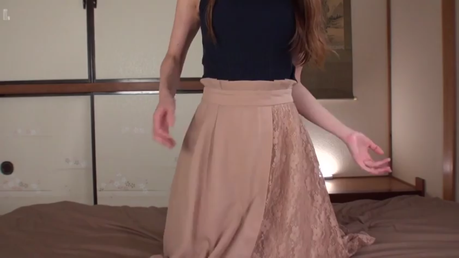 和室 · ベッド · 摆拍 · 跪き姿勢 · 半身特写 · 粉色长裙 · 日本风格 · 无脸