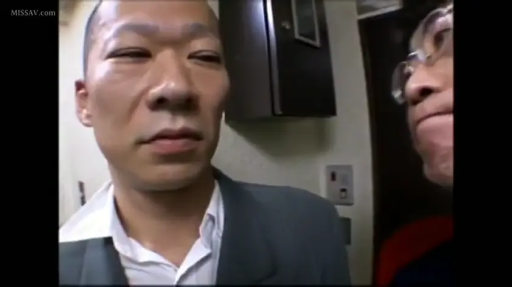 室内 · 严肃 · 脸部 · 眼镜 · 站立 · 对视 · 西装 · 水印