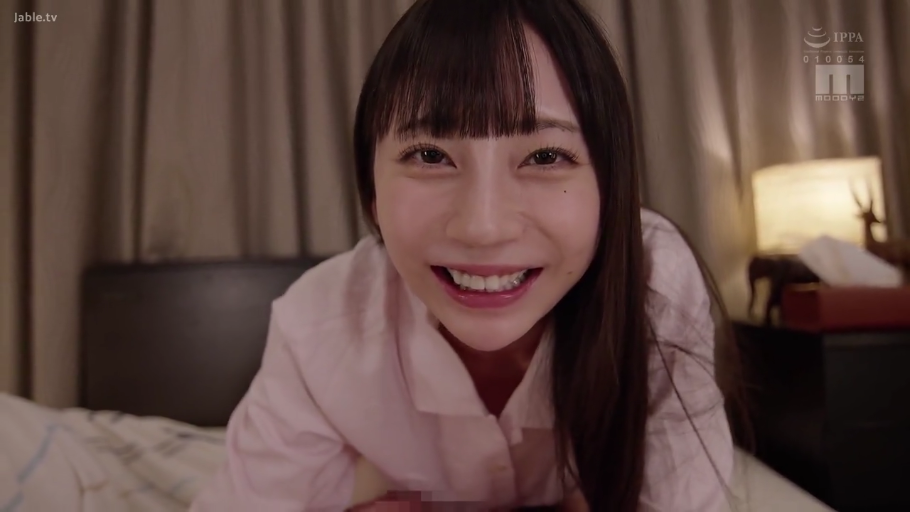 室内 · 愉悦 · 仰卧 · 阴部 · 振动棒 · 红色绑带 · 器具入体 · 人体文字