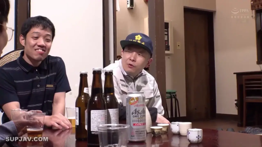 室内 · 甜美 · 站立 · 微笑 · 面对镜头 · 猫耳耳饰 · 头部特写 · 休闲短袖