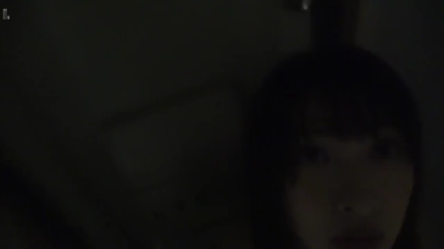 室内 · 脸部 · 平静 · 对视 · 昏暗 · 正面