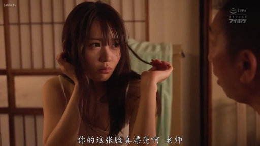 室内 · 座り姿勢 · 面部 · 憂鬱 · メガネ · 白いタンクトップ · プロット · 撩发