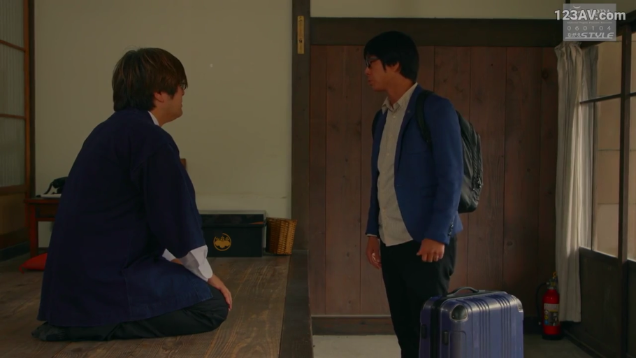 严肃 · 行李箱 · 对话 · 剧情 · 日式室内 · 西服与作务衣 · 站立与对坐