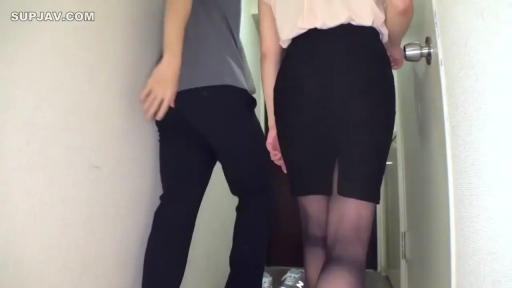 黑色包臀裙 · 行走 · 房门 · 背中 · 进门 · 廊下の入り口 · 追随镜头