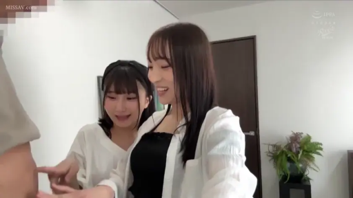 室内 · 站立 · 黑背心 · 开心 · 局部模糊 · 局部特写 · 玩弄阴茎