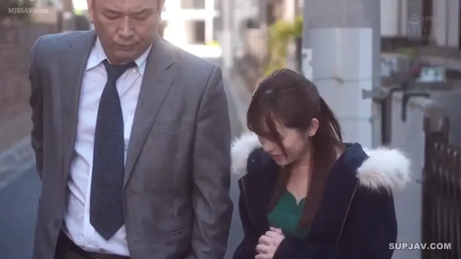 严肃 · 剧情 · 街道 · 行走 · 西装 · 散步