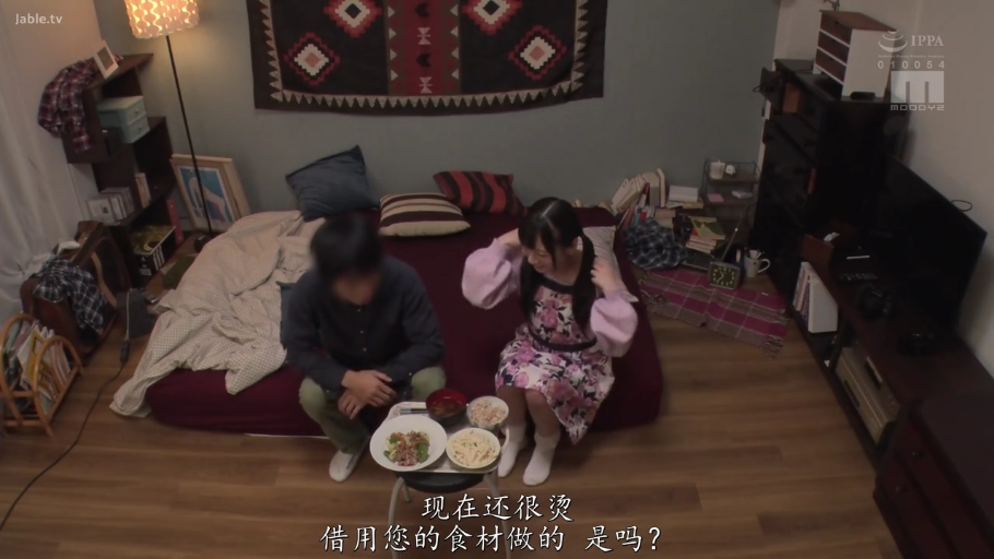 性交 · 卧室 · 迷离 · 躯干 · 仰卧 · 昏暗 · 红色上衣 · 圣诞头饰