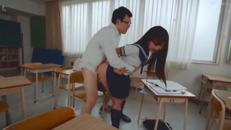 第一视角 · 全裸 · 卧室 · 台灯 · 仰卧 · 面部大特写 · 挑逗注视 · 欲求不满