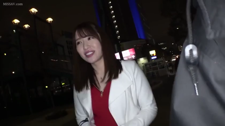 卧室 · 床铺 · 仰卧开腿 · 私处 · 吊带衫 · 享受表情 · 舔阴行为 · 男伴配合