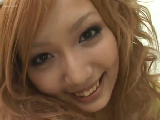 室内 · 脸部 · 微笑 · 金发 · 快乐 · 正对镜头