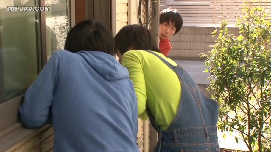 弯腰 · 户外 · 休闲服