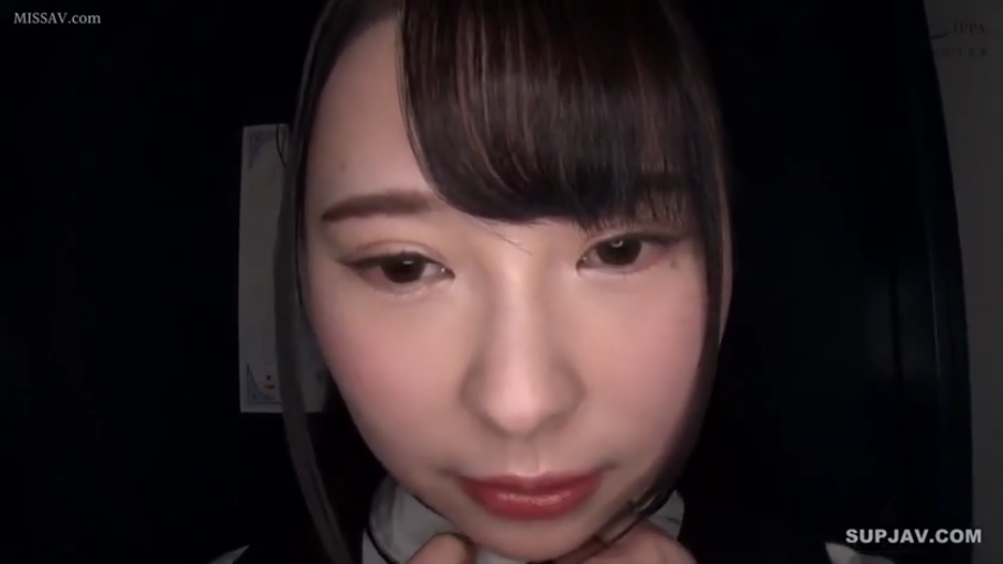 室内 · 平静 · 白衬衫 · 面部特写 · POV视角 · 凝视 · 俯视