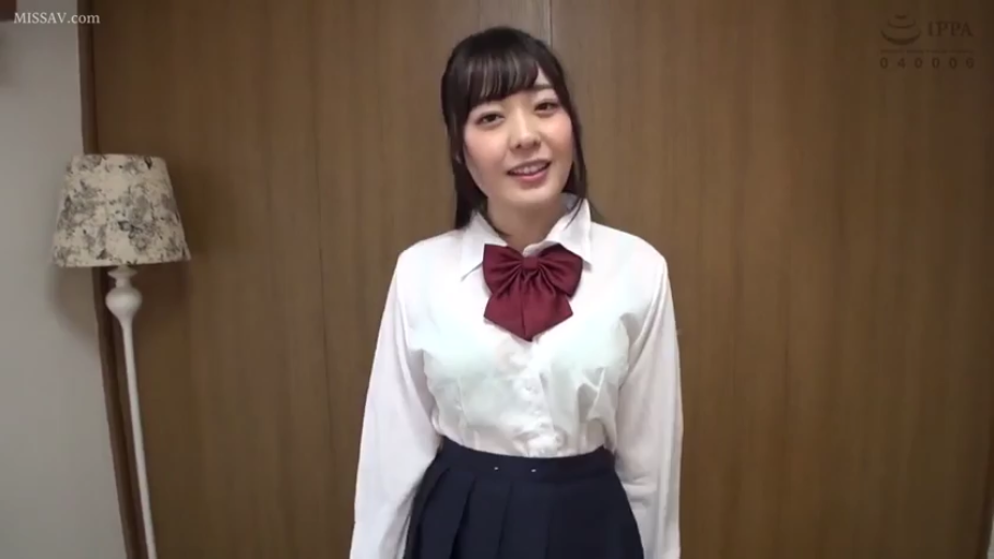 室内 · 面部 · 专注 · 白衬衫 · 注视 · POV视角 · 前倾