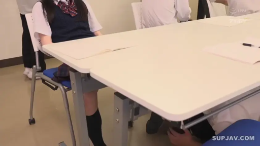 Classroom · 偷窥视角 · JK Uniform · 端坐 · 课桌椅 · 桌下挑逗 · 桌底特写