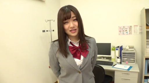 室内 · 办公室 · 站立 · 医疗架 · 半身 · 对视 · 西装 · 平淡