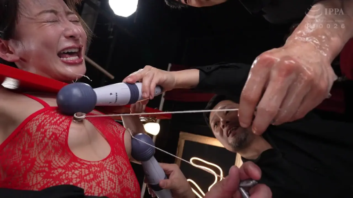 室内 · 面部特写 · 红色蕾丝连体衣