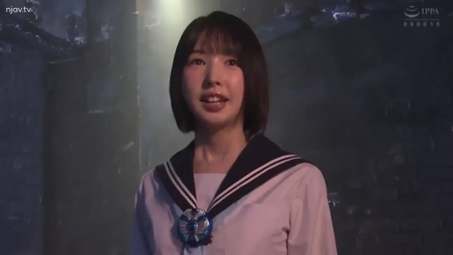 角色扮演 · 站立 · 暗室 · 面部特写 · 水手服 · 惊讶 · 徽章 · 叙述