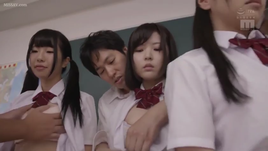 胸部 · 揉乳 · 教室 · 站立 · 多人 · 恍惚 · JK制服