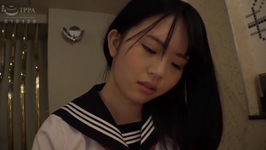 室內 · 脸部 · 低頭 · 凝视 · 水手服 · 哀愁 · 黑发