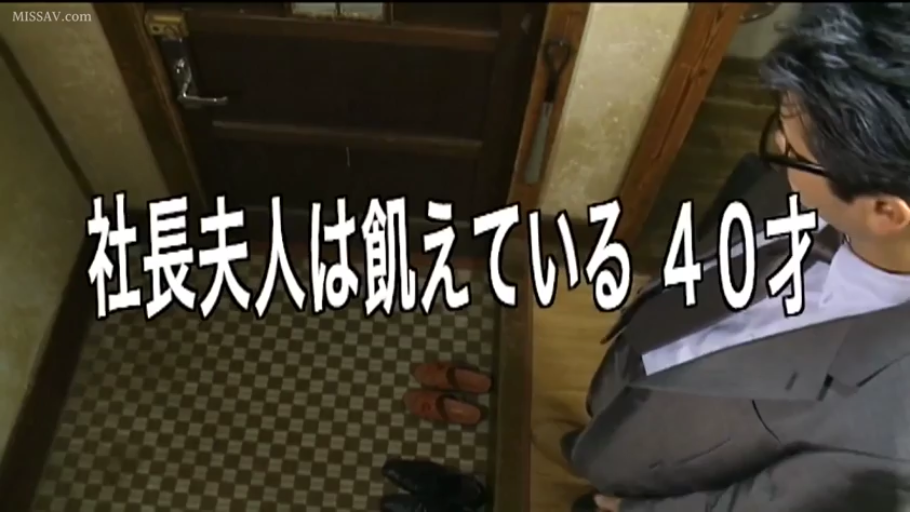 玄关 · 眼镜 · 专注 · 西装 · 头部侧面特写 · 文字标题遮挡