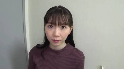 Indoor · 平静 · 面部特写 · Sit properly. · Gaze · 紫色针织衫 · 室内人像