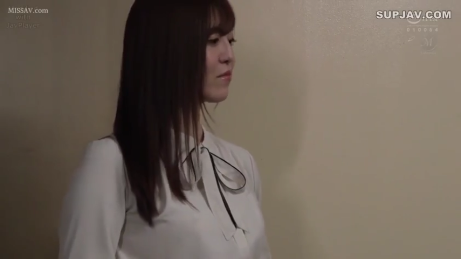 室内 · 陶醉 · 面部特写 · 黑色内衣 · 女同性恋 · 依偎 · 亲吻颈部