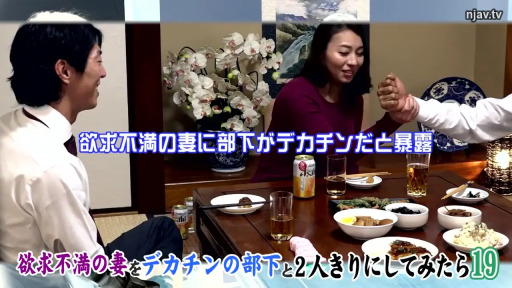 室内 · 坐姿 · 展示 · 平静 · 职业装 · 工牌 · 工牌 · 证件
