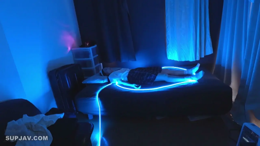 全身 · 卧室 · 仰卧 · 制服